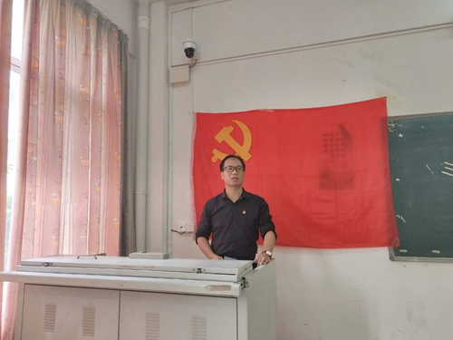 图为江涛章主持.jpg