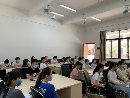 图为会议现场3.png