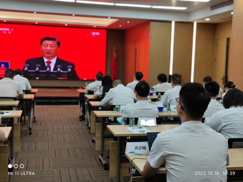 学生党员校外集中观看.jpg