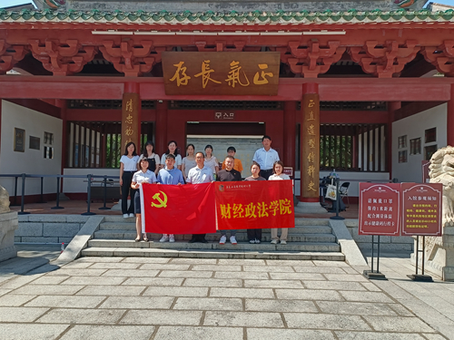 图为全体参观学习人员合作留念.jpg 图为全体参观学习人员合作留念.jpg