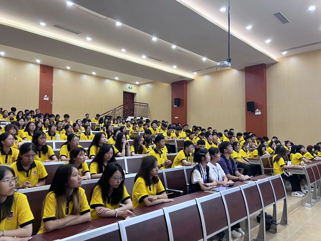 图片 1 图片 1