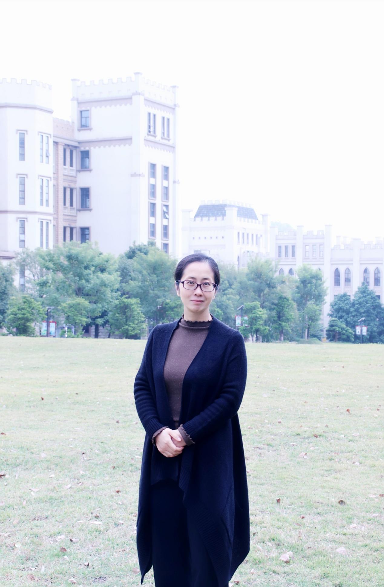 G:\会计教研室简历和生活照\会计教研室任课教师简历及照片\尤秀芳简历和生活照\生活照.jpg G:\会计教研室简历和生活照\会计教研室任课教师简历及照片\尤秀芳简历和生活照\生活照.jpg