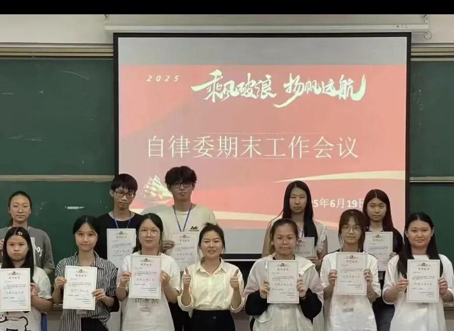 一群人站在一起AI 生成的内容可能不正确。 一群人站在一起AI 生成的内容可能不正确。